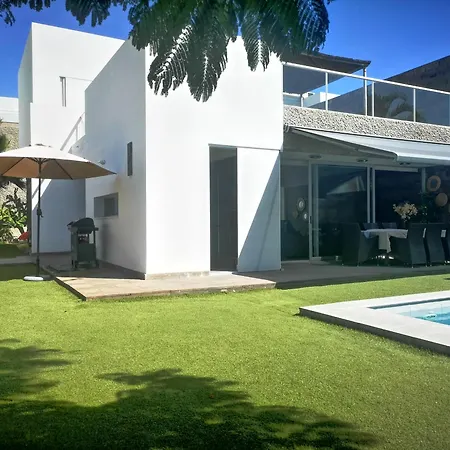 Luxury Villa *