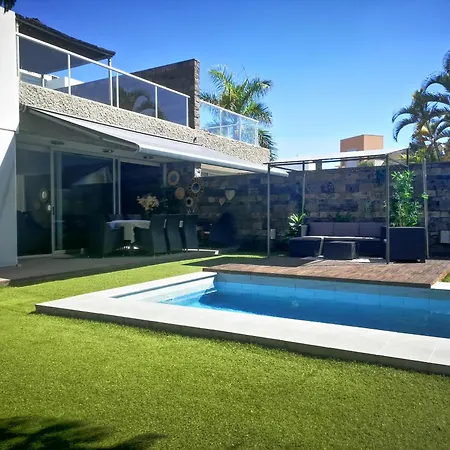 Luxury וילה אדחה
