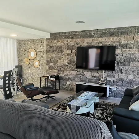 Luxury וילה אדחה